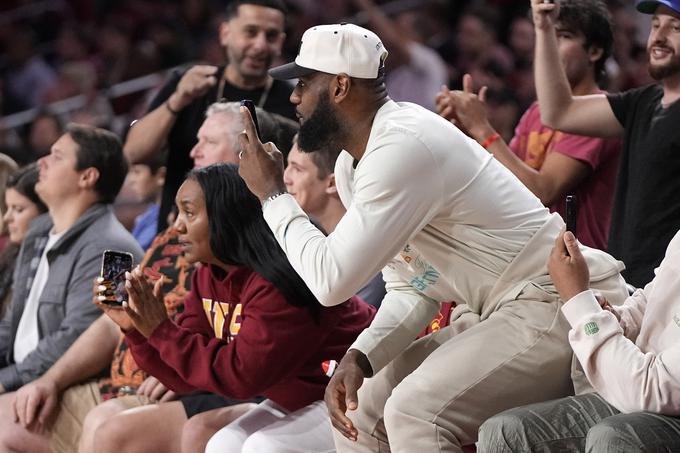 LeBron James je budno spremljal vsako sinovo potezo. | Foto: Guliverimage