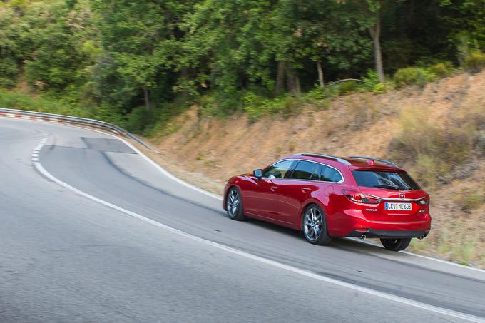 Sistem GVC je vezan na stabilizacijsko elektroniko, ki nežno in za potnike nezaznavno poustvari opisan zavorni učinek v različnih trenutkih vožnje oziroma voznih pogojev, glavna prednost pa je, da so gibanja vozila mehkejša in učinkovitejša. | Foto: 