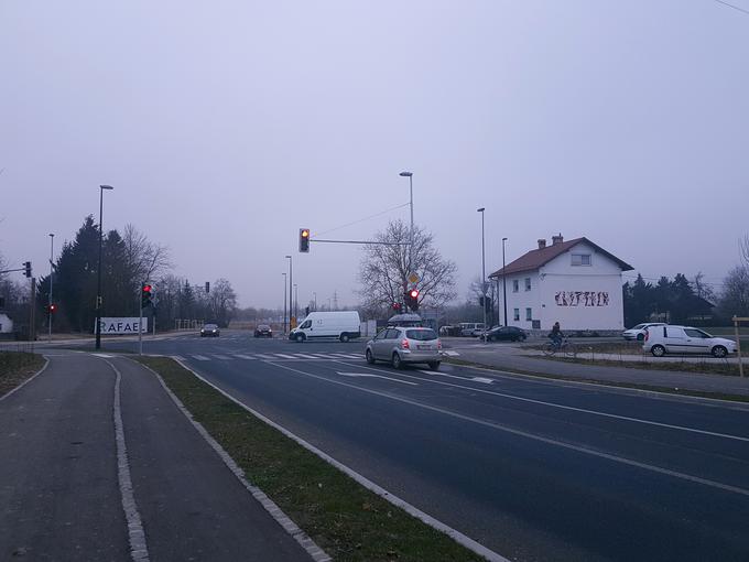 To je novo križišče na Viču, kjer so se na Mestni občini Ljubljana odločili za klasično izvedbo križišča in ne za krožišče.  | Foto: Andreja Lončar