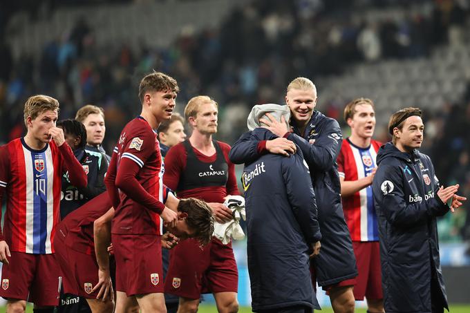 Slovenija je prvič v zgodovini na tekmi v Stožicah prejela štiri zadetke. Pred tem je slovenska obramba na stadionu v Ljubljani, na katerem je začela igrati tekme leta 2010, trikrat kapitulirala proti Angliji (2:3 leta 2015 v kvalifikacijah za Euro 2016), ZDA (2:3 leta 2011 na prijateljski tekmi), Romuniji (4:3 leta 2012 na prijateljski tekmi) in BiH (0:3 leta 2013 na prijateljski tekmi). | Foto: Aleš Fevžer