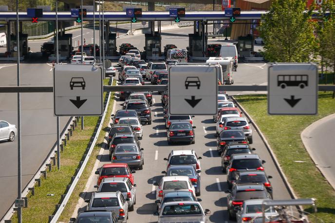 Mejni prehod | Preden se odpravite na pot, preverite, kakšno je stanje na cestah. | Foto STA