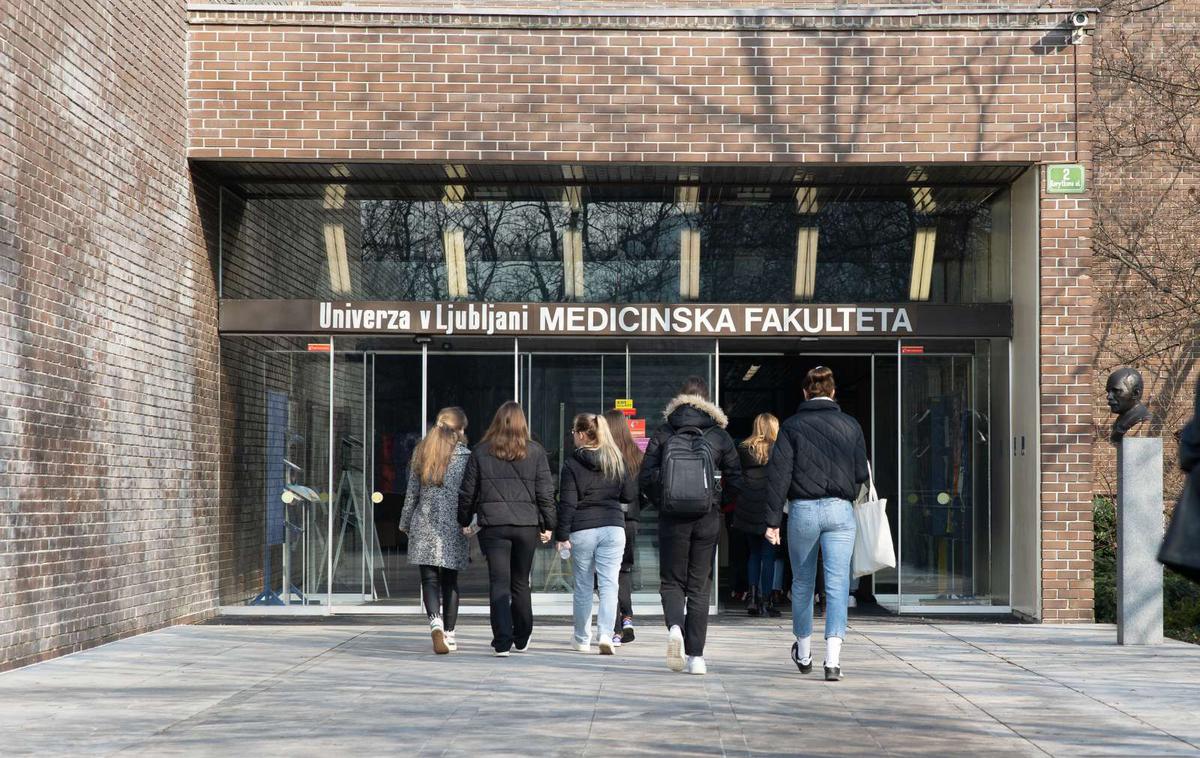 Medicinska fakulteta, Ljubljana | Po sporu medicinske fakultete in UKC Ljubljana sta ustanovi v ponedeljek podpisali dogovor o nadaljnjem izvajanju storitev med bolnišnico in fakulteto. | Foto STA