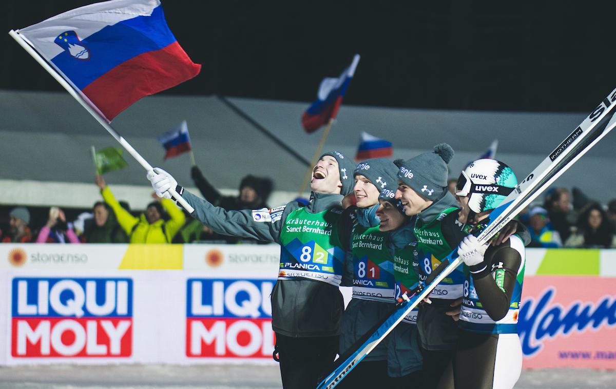 Anže Lanišek, Timi Zajc, Žiga Jelar, Lovro Kos, prvaki, Planica 2023 | Slovenija v sestavi Lovro Kos, Žiga Jelar, Timi Zajc in Anže Lanišek je skočila do zlate ekipne medalje. | Foto Grega Valančič/Sportida