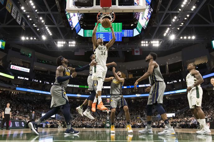 Giannis Antetokounmpo | Milwaukee Bucks so po dveh porazih spet na zmagovitih tirnicah. Ugnali so Indiano. | Foto Reuters