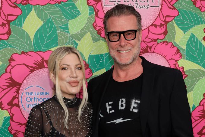 Tori Spelling in Dean McDermott sta junija letos sporočila, da se po 17 letih zakona ločujeta. | Foto: Guliverimage