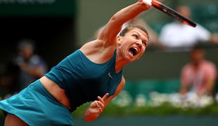 Veliki preobrat Simone Halep, Hercogova izpadla tudi med dvojicami