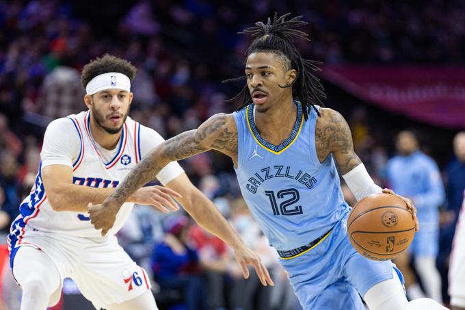 Ja Morant in Steph Curry sta ob koncu rednega dela zapravila priložnosti za zmago Grizzlies oziroma 76ers. | Foto: Reuters