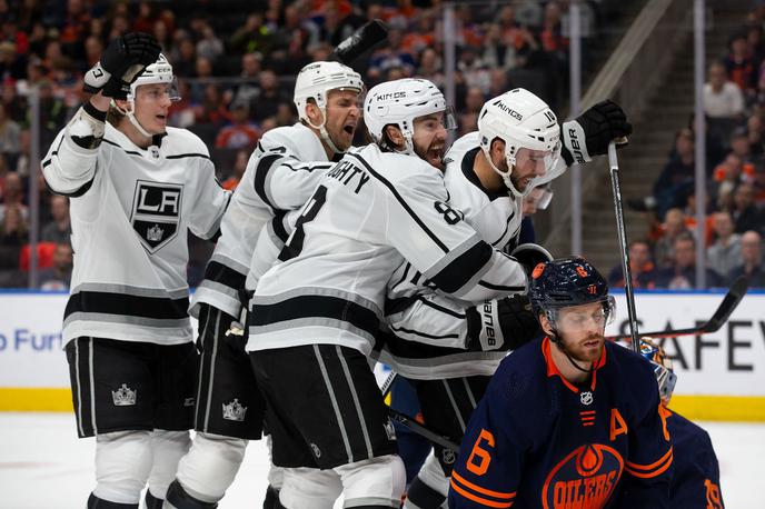 Kralji | Kralji so na prvi postaji mini kanadske turneje v gosteh pri Edmonton Oilers doživeli poraz. Naftarji so bili boljši z 2:1. Častni zadetek za kralje je v zadnji tretjini dosegel Michael Amadio (veselje ekipe na fotografiji). | Foto Getty Images