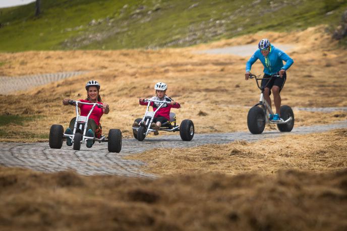 Krvavec poletje poletna sezona | Na Krvavcu se je začela poletna sezona. Preizkusite lahko kakšen adrenalinski podvig ali pa zgolj uživate v lepoti narave.  | Foto Arhiv RTC Krvavec