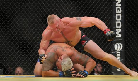 Brock Lesnar padel na dopingu, Mark Hunt besen: "Hočem ves goljufov zaslužek!"