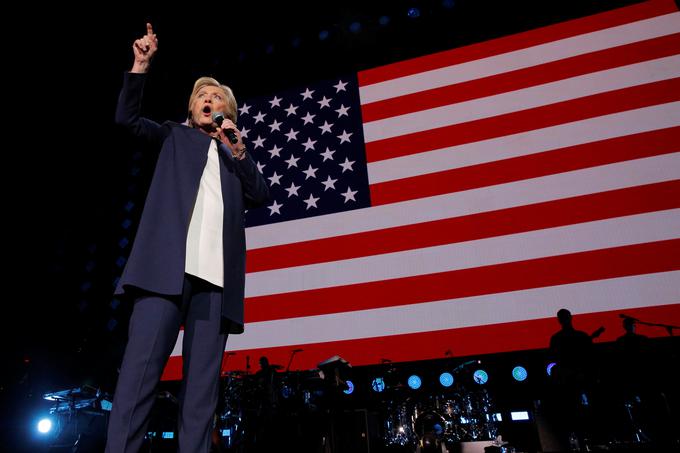 V resnici nihče ni zares objektiven. Če sta vidva, dragi bralec in bralka, privrženca Clintonove, potem so vama bile moje kolumne všeč.  | Foto: Reuters