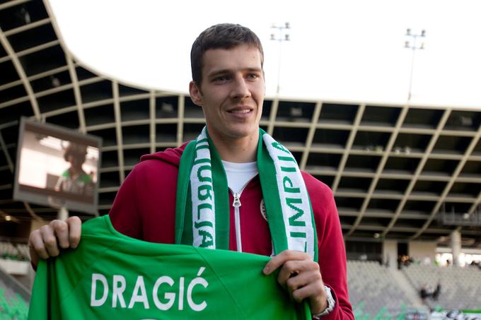 Goran Dragić je leta 2012 iz rok takratnega športnega direktorja Ljubljančanov Milenka Ačimovića dobil dres Olimpije s svojim priimkom na hrbtu. | Foto: Urban Urbanc/Sportida