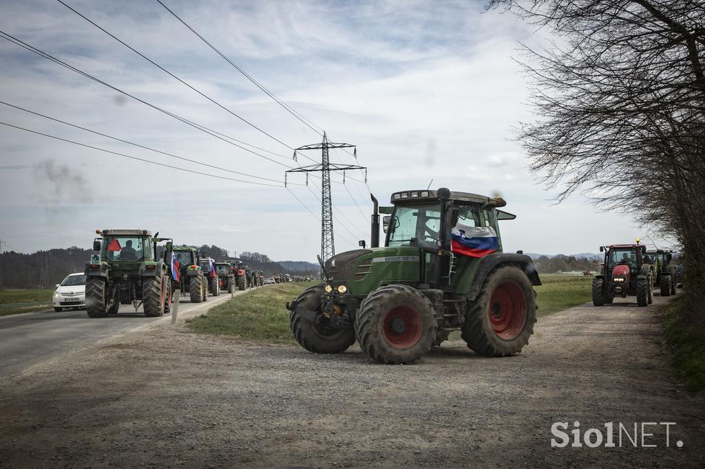 Protestni shod Sindikata kmetov Slovenije. Traktor, kmet, protest.