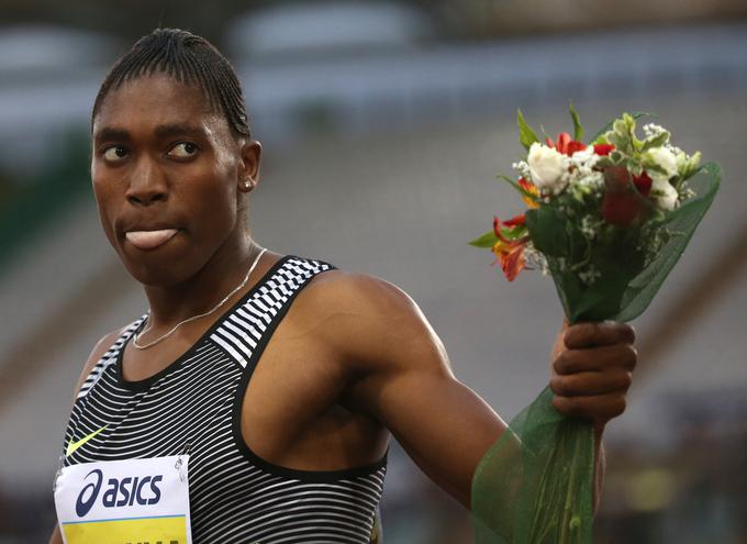 Caster Semenya je letos v izjemni formi. Svetovna prvakinja iz Berlina bo napadala zlato medaljo v teku na 800 metrov. V Londonu pred štirimi leti je bila srebrna, zaostala je le za Marijo Savinovo, ki je bila pozneje obtožena jemanja prepovedanih sredstev. Do diskvalifikacije za zdaj še ni prišlo, a končna odločitev še ni znana. Južnoafričanka se s tem ne obremenjuje, zlato želi doseči v Riu. | Foto: Reuters