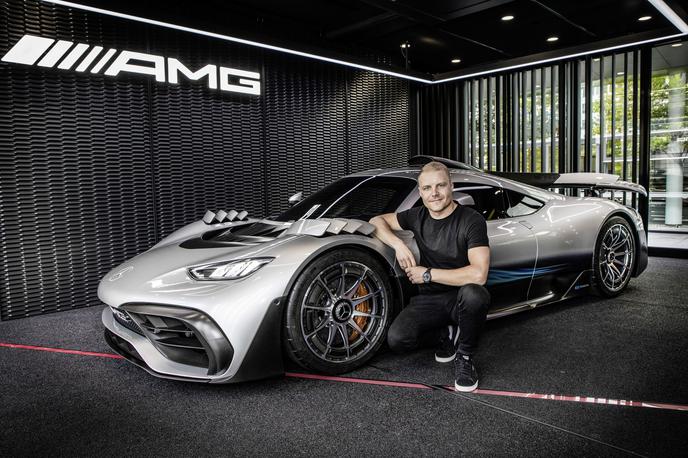 mercedes one | Dirkač formule ena Valtteri Bottas ob Mercedesovem superšportniku. | Foto Mercedes-Benz