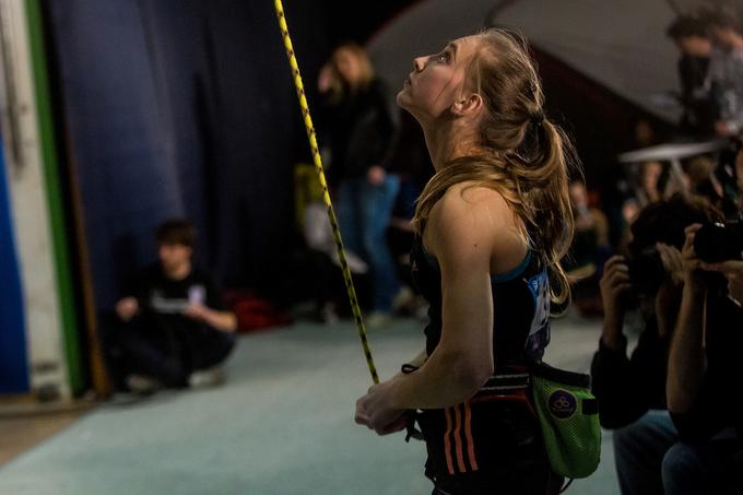 "V steni vse izgine. Takrat sva samo jaz in stena, na vse drugo pozabim, tudi na dvome o tem, ali sem dobro pripravljena … Vse izgine." | Foto: Grega Valančič/Sportida