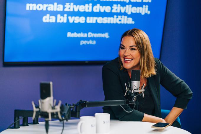 "Mama mi je vedno govorila, da mi iz dna srca želi, da bi tudi sama imela hčerko," pravi Rebeka Dremelj in domneva, da je bilo to zato, da bi sama videla, kako težko je bilo včasih z njo.  | Foto: Jan Lukanović