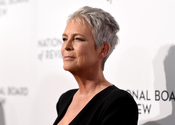 Tako elegantno sive lase že dolgo nosi igralka Jamie Lee Curtis. | Foto: Getty Images