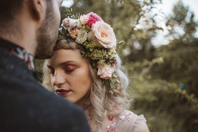 naglavno okrasje, namizne dekoracije, dekoracije za poročne obrede, slavnostne prostore porok ... | Foto: Katja and Simon Photography