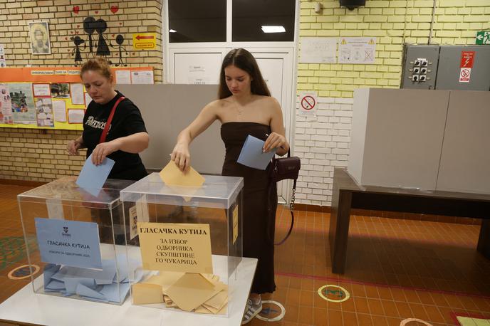 Volitve Srbija | Na lokalnih volitvah v Srbiji je v nedeljo 4,2 milijona volivcev izbiralo predstavnike v skupno 89 občinah in mestih. | Foto Reuters