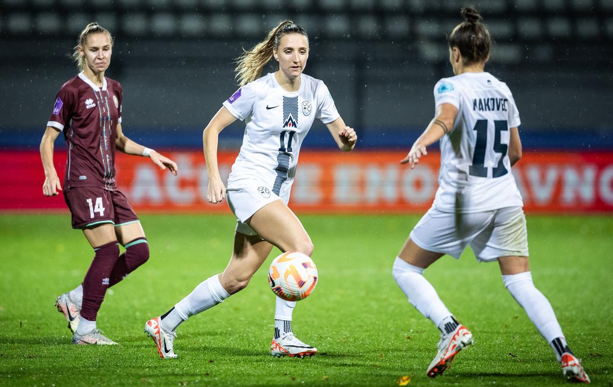 slovenska ženska nogometna reprezentanca Lara Prašnikar | Slovenke bodo z Avstrijkami igrale 21. in 29. oktobra. | Foto Jure Banfi/alesfevzer.com