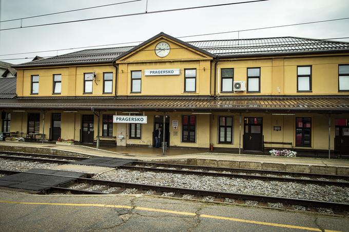 S spremembo voznega reda so nekatere vlake s Ptuja v Maribor preusmerili mimo postaje Pragersko, kar je znatno skrajšalo čas vožnje. V teh primerih pa je vlogo prestopne postaje prevzela postaja Rače. | Foto: Ana Kovač