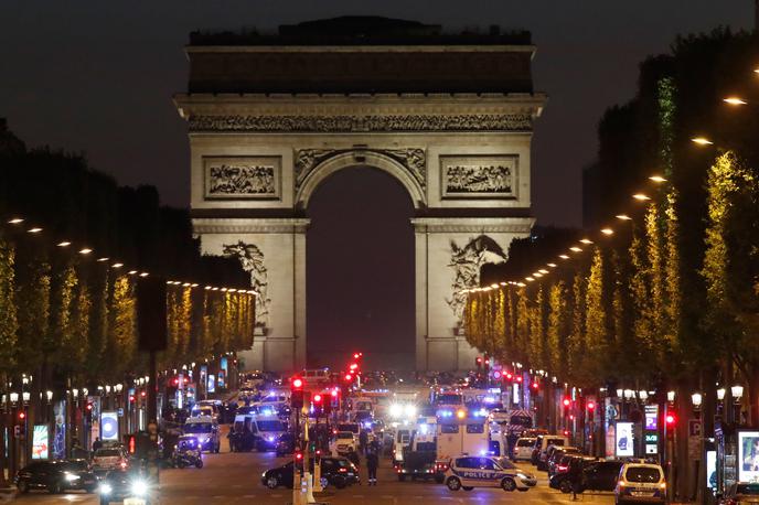 Pariz streljanje | "Kako malo manjka, da ne utišajo ali vsaj ne prestrašijo vseh, ki mislimo drugače. In res malo manjka." | Foto Reuters