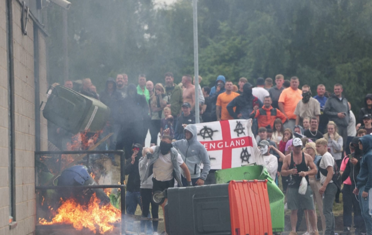 Anglija | Skrajno desničarske skupine danes načrtujejo demonstracije na več kot 30 lokacijah. | Foto Reuters