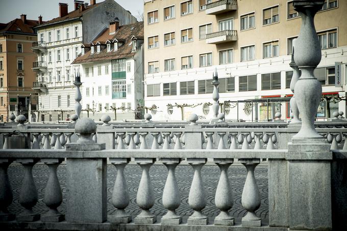 ... in praznina, ki na priljubljenem ljubljanskem stičišču zeva letos.  | Foto: Ana Kovač