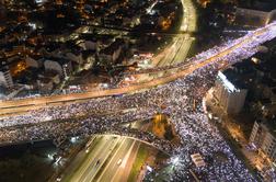 Blokada Autokomande: protestniki igrali košarko, plesali kolo, pekli odojka in prenočili v šotorih #foto #video