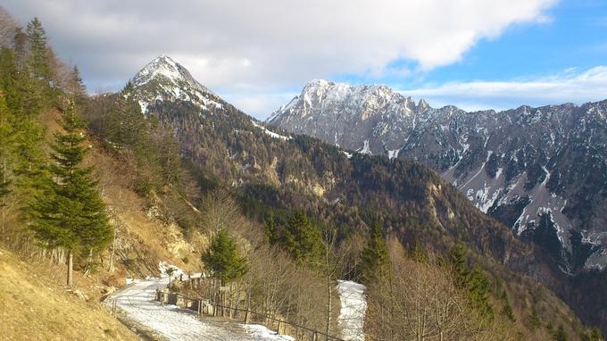 Razgledi s stare ceste na Ljubelj so dih jemajoči. | Foto: Srdjan Cvjetović