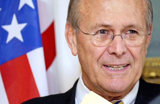 Nekdanji ameriški obrambni minister Donald Rumsfeld, ki je bil med drugim eden glavnih pobudnikov ameriškega napada na Irak leta 2003. | Foto: Guliverimage