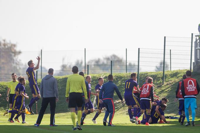 Veselje mladih Mariborčanov po vodstvu z 1:0. | Foto: Urban Urbanc/Sportida