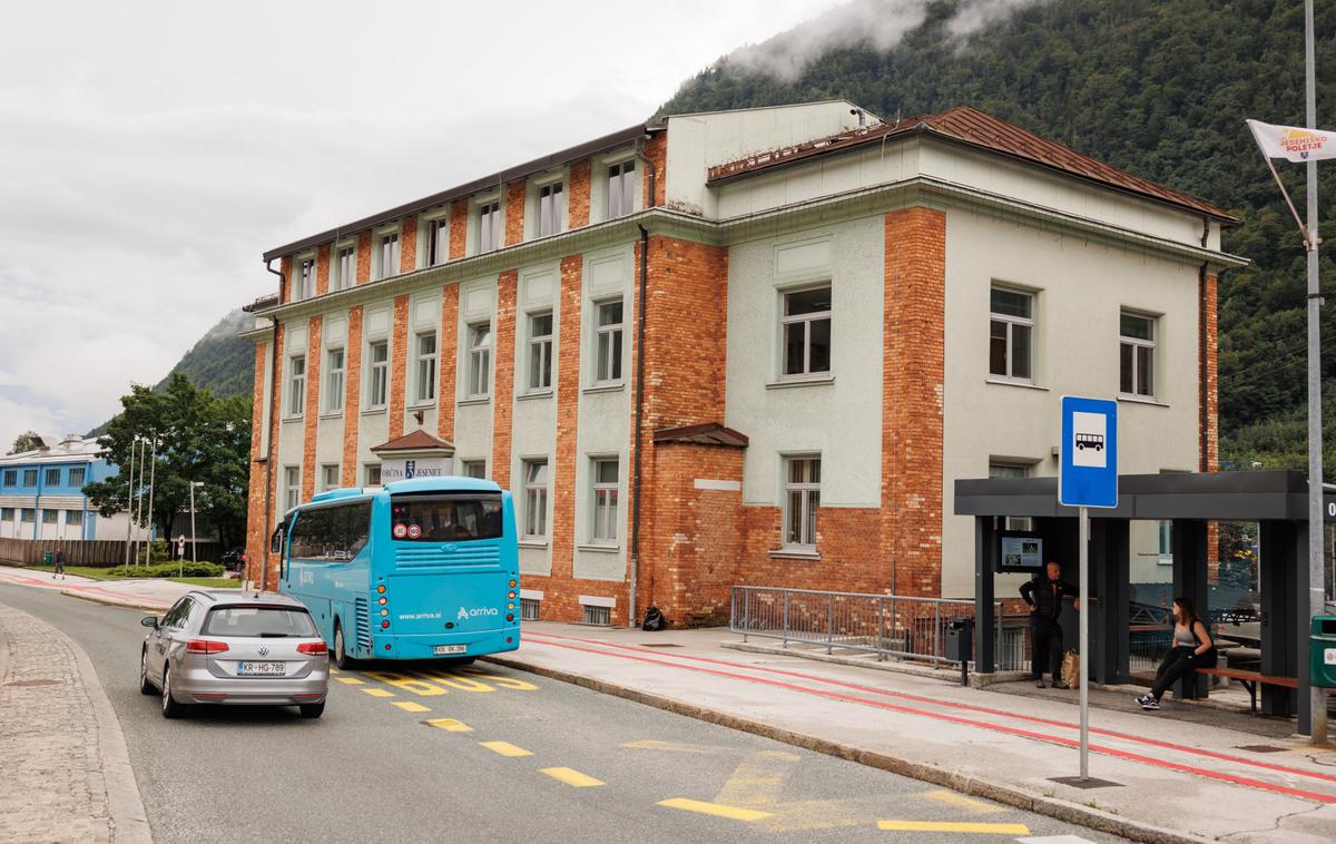 Jesenice | Pred kratkim so z občine sporočili,  da od 1. julija na Jesenicah ne bo več mestnega avtobusa, ker se na razpis za potencialnega prevoznika ni prijavil nihče.  | Foto STA