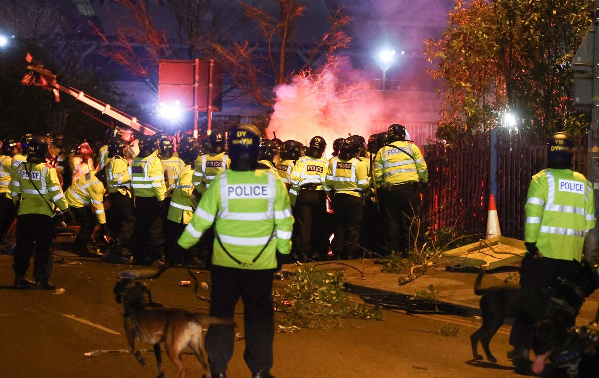 Aston Villa : Legia Warsaw | Britanska policija je uradno sporočila, da so aretirali 39 navijačev poljskega nogometnega kluba Legia Varšava med nemiri v Birminghamu ob tekmi konferenčne lige proti Aston Villi. | Foto Guliverimage