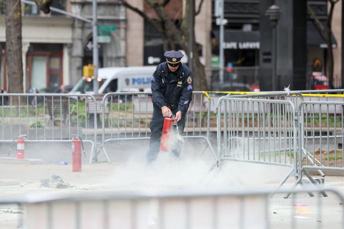 moški, samosežig, New York, sojenje, Donald Trump | Moški se je v znak protesta zažgal. | Foto Reuters