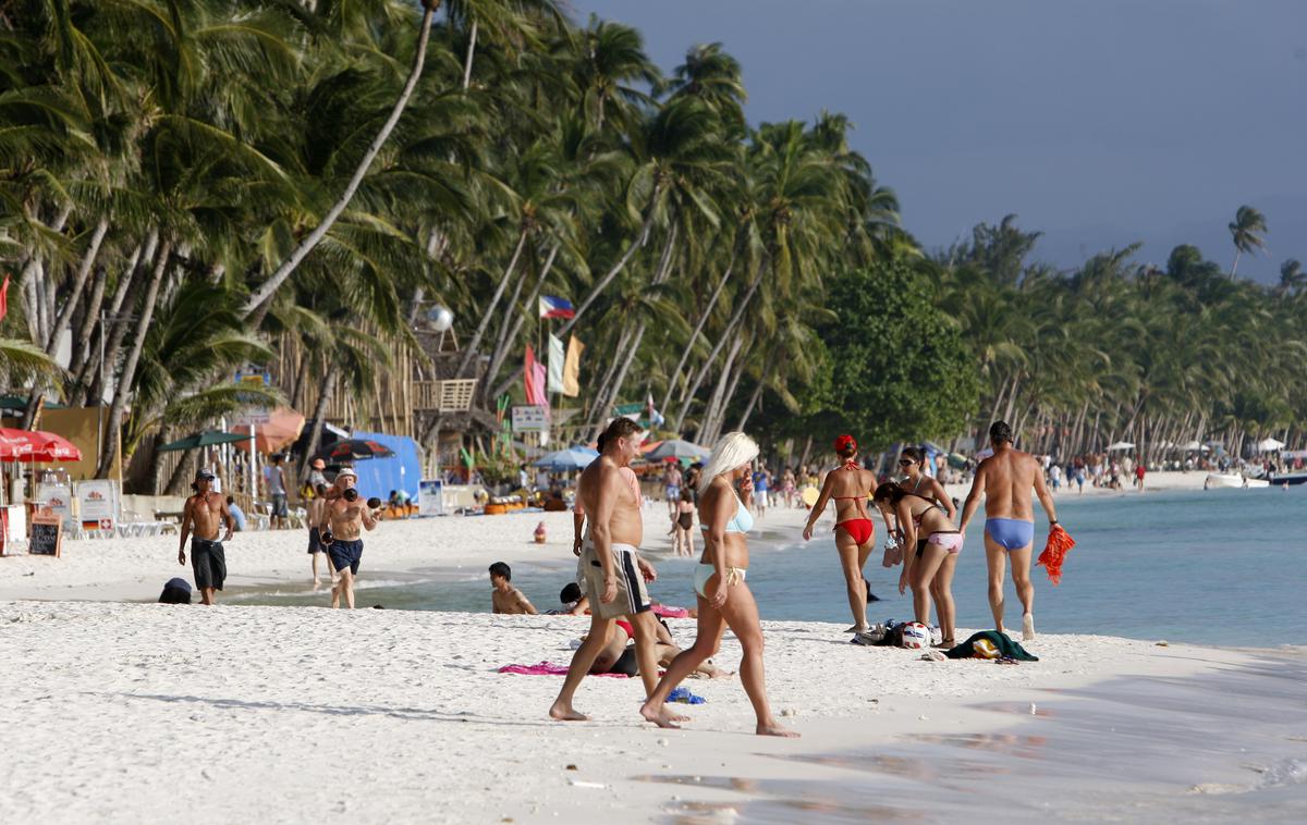 Boracay, Filipini | Med žrtvami so bili tudi otroci, ki so jih skrbniki med kopanjem pustili brez nadzora. | Foto Reuters