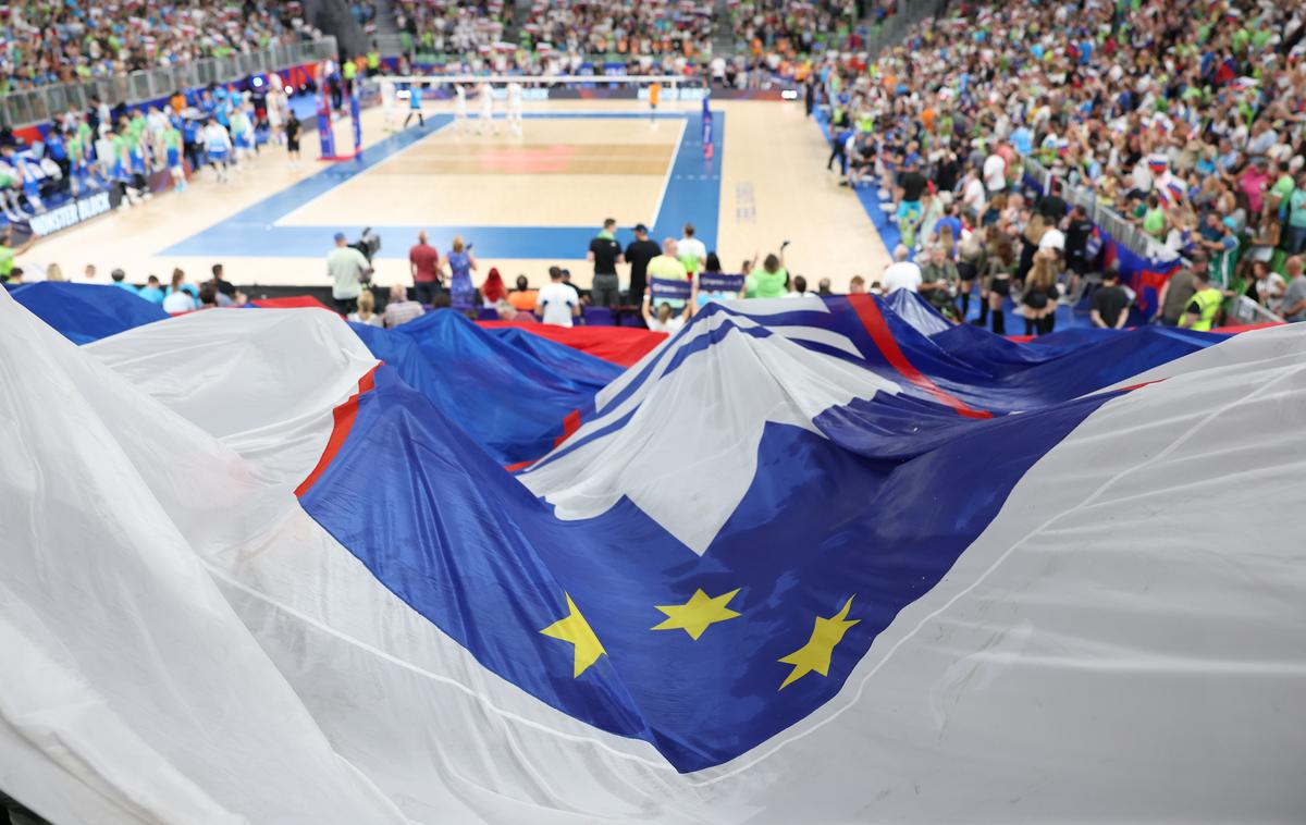 slovenska odbojkarska reprezentanca : Srbija, liga narodov, Stožice | Slovenski odbojkarji so se od Stožič poslovili s štirimi zmagami in prvim mestom po rednem delu lige narodov. Danes imajo dan počitka, v petek pa jih čaka prva tekma zaključnega turnirja v Lodžu. | Foto www.alesfevzer.com