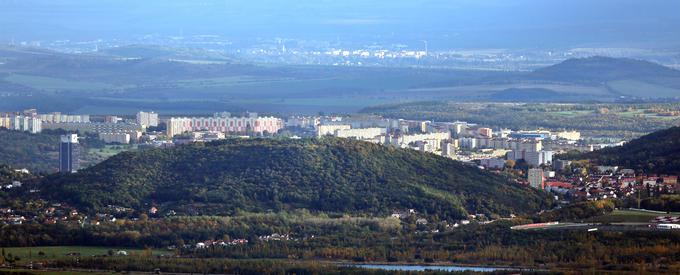 Pogled na del češkega mesta Most, kjer je odraščal in še danes, ko ni hokejske sezone, živi 30-letni Horak. | Foto: Guliverimage