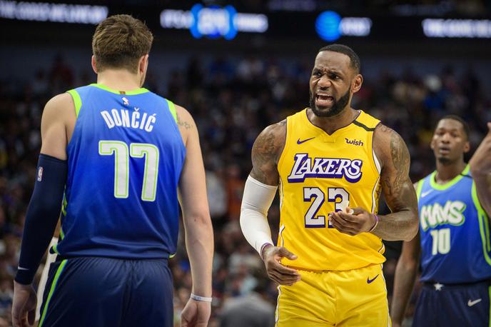 Luka Dončić LeBron James | Luka Dončić je izgubil dvoboj z vzornikom LeBronom Jamesom. V njegovi igri je bilo prisotne preveč nervoze. | Foto Reuters