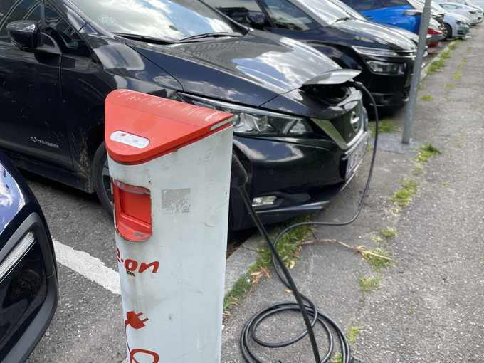 Na področju elektromobilnosti zelo uspešna Danska nima neposrednih subvencij, ima pa skoraj neobdavčene električne avtomobile. Ti so zato mnogo cenejši od visokoobdavčenih klasičnih avtomobilov. | Foto: Gregor Pavšič