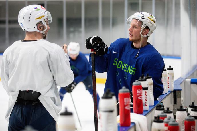 slovenska hokejska reprezentanca, priprave na turnir v Tivoliju Blaž Tomaževič | Pripravam slovenske hokejske reprezentance, ki bo med 15. in 21. majem gostila turnir, so se pridružili še člani Olimpije in Jesenic. | Foto Vid Ponikvar