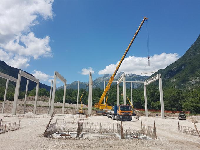 Gradbišče novega logističnega centra na Srpenici. Foto: TKK | Foto: 