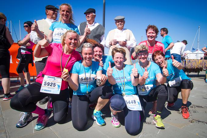 Andreja Nagode (v rožnati majici) je tekla na vseh izvedbah Istrskega maratona. | Foto: Peter Kastelic