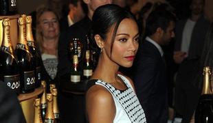 Zoe Saldana razmišlja o prsnih vsadkih