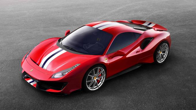 488 pista predstavlja nov korak v svetu Ferrarijevih športnih vozil. Na sredini ima nameščen najmočnejši osemvaljnik v zgodovini italijanskega proizvajalca vozil. | Foto: Ferrari