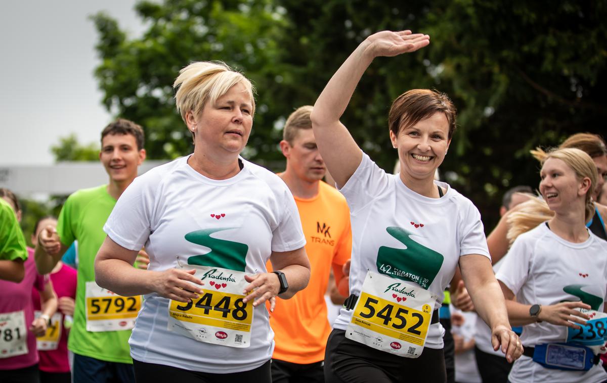 Maraton treh src | Navdušenje tekačev je bilo še toliko večje, saj je 42. Maraton treh src po štirih letih obudil tradicijo čezmejnega teka in s povsem prenovljeno traso ponovno povezal obmejne slovenske in avstrijske občine. | Foto Blaž Weindorfer, Mediaspeed