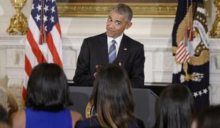 Hčerki Baracka Obame ujeli s cigareto v roki #foto