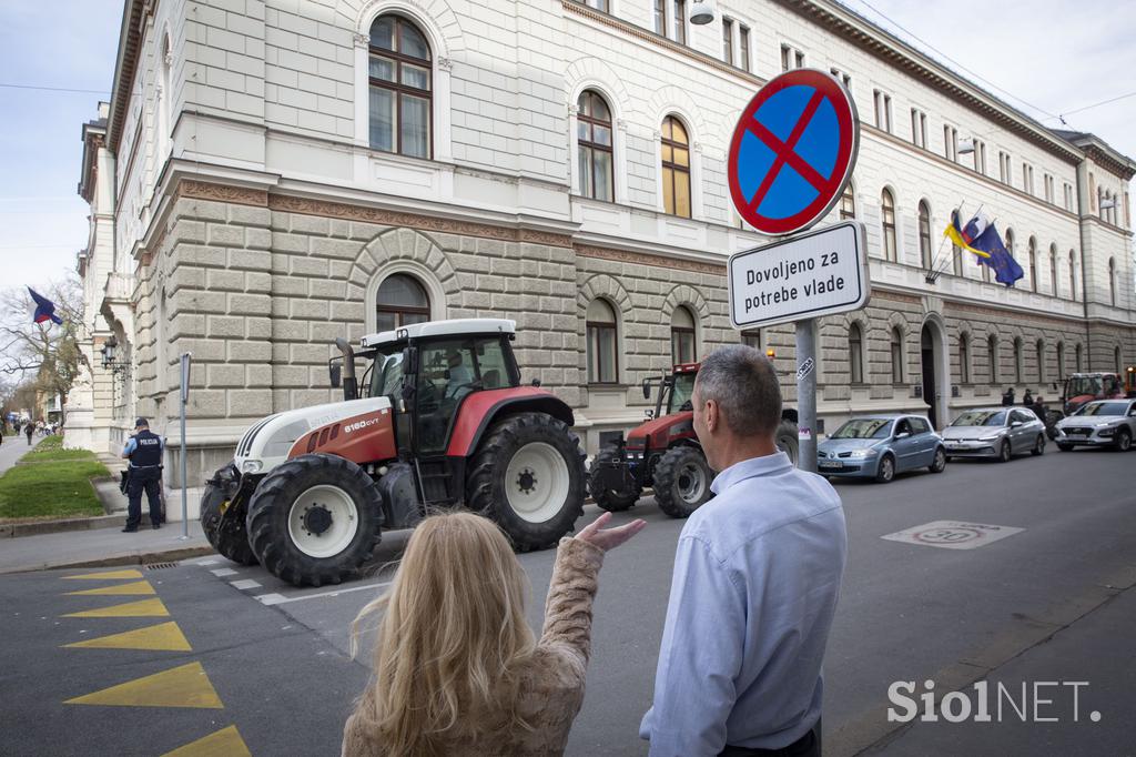 Protestni shod Sindikata kmetov Slovenije. Traktor, kmet, protest.