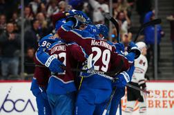 Colorado Avalanche pod strop dvignili prapor, nato premagali Chicago #video